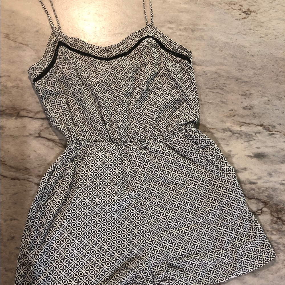 Black and White Romper ⚫️ 20% Off 3+Bundle ⚫️